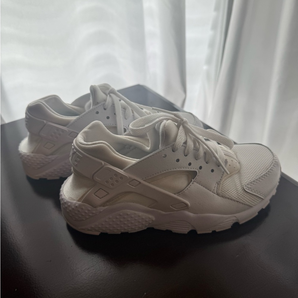 Nike Huarache 5.5 optic white, all white.